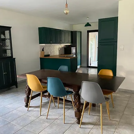 Holiday home La Maison Des Hirondelles, Piscine, Billard, Ping Pong, 3 Terrasses Et Jardin *